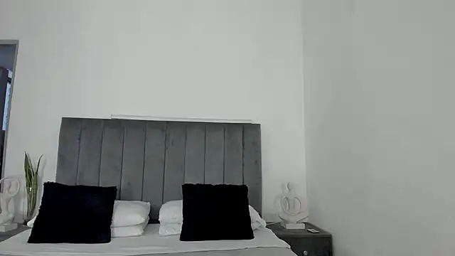 Snapshot of NoahLux chatting on October 25, 2025, 7:03 pm NoahLux online show from October 25, 2025, 7:03 pm