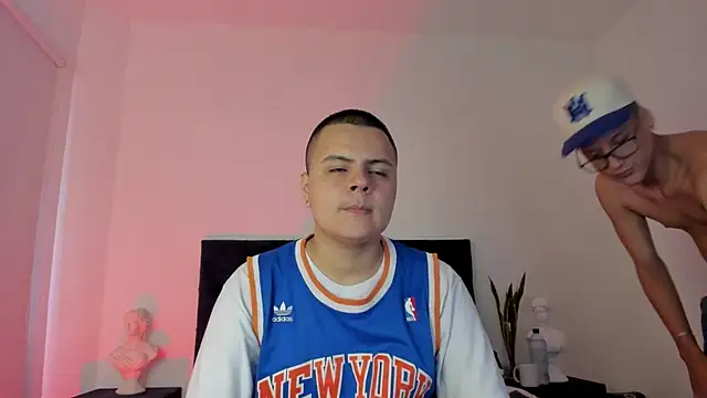 Snapshot of NoahLux chatting on September 18, 2025, 8:12 pm NoahLux online show from September 18, 2025, 8:12 pm