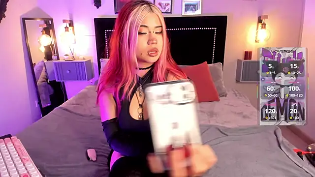 pinkk deemon online show from April 17, 2026, 1:25 pm