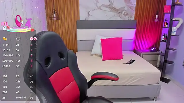 Snapshot of ROSIE_MOSS chatting on October 7, 2025, 7:48 pm ROSIE MOSS online show from October 7, 2025, 7:48 pm