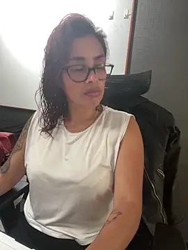 Camila Garcia  online show from September 27, 2025, 2:01 pm