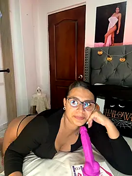 Snapshot of ema_zoe chatting on October 8, 2025, 12:12 am ema zoe online show from October 8, 2025, 12:12 am