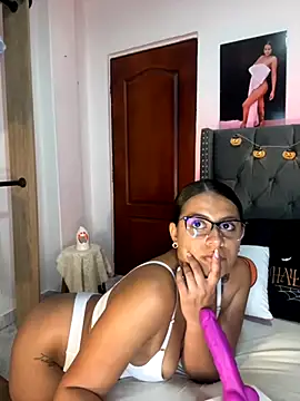 Snapshot of ema_zoe chatting on October 5, 2025, 9:49 pm ema zoe online show from October 5, 2025, 9:49 pm