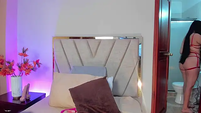 Snapshot of SerenaAveline chatting on October 18, 2025, 1:02 pm SerenaAveline online show from October 18, 2025, 1:02 pm