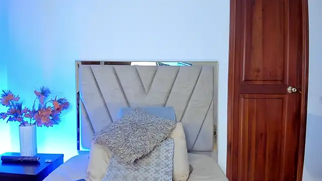 Snapshot of SerenaAveline chatting on October 1, 2025, 11:19 pm SerenaAveline online show from October 1, 2025, 11:19 pm