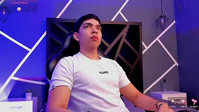 Snapshot of Eryonbradley chatting on October 10, 2025, 11:44 am Eryonbradley online show from October 10, 2025, 11:44 am