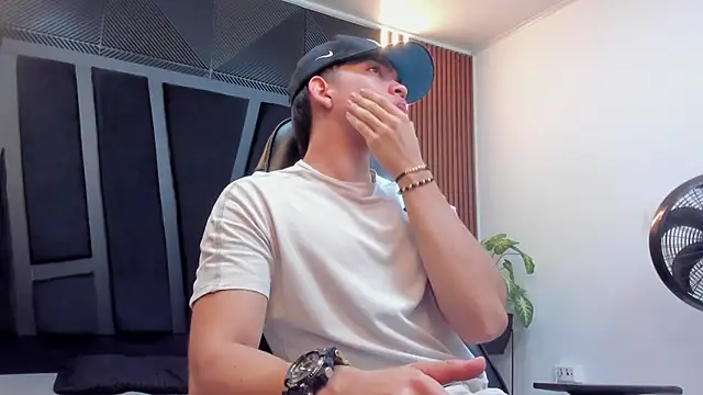 Snapshot of Eryonbradley chatting on September 30, 2025, 11:27 am Eryonbradley online show from September 30, 2025, 11:27 am