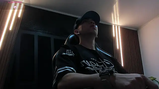 Snapshot of Eryonbradley chatting on October 2, 2025, 11:24 am Eryonbradley online show from October 2, 2025, 11:24 am