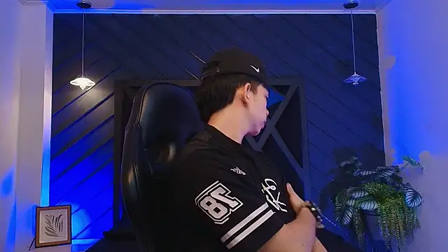 Eryonbradley online show from March 4, 2026, 11:29 am