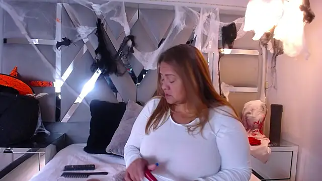 Snapshot of MonzerratBoyer chatting on October 30, 2025, 5:54 pm MonzerratBoyer online show from October 30, 2025, 5:54 pm