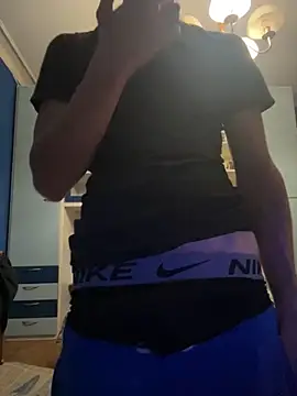 Snapshot of rediMilano chatting on October 16, 2025, 6:10 am rediMilano online show from October 16, 2025, 6:10 am