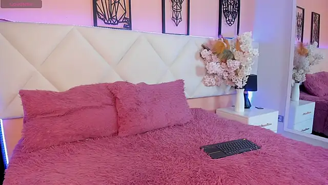 Snapshot of veronica_hill_ chatting on October 10, 2025, 3:18 am veronica hill  online show from October 10, 2025, 3:18 am