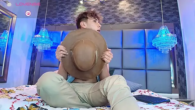 Twinkie Hung online show from September 9, 2025, 9:02 pm