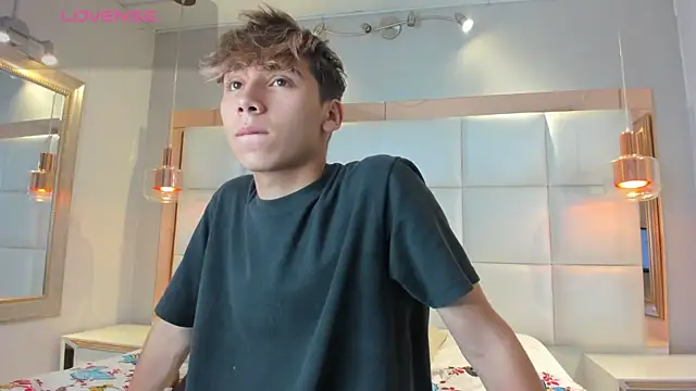 Twinkie Hung online show from September 20, 2025, 9:42 pm