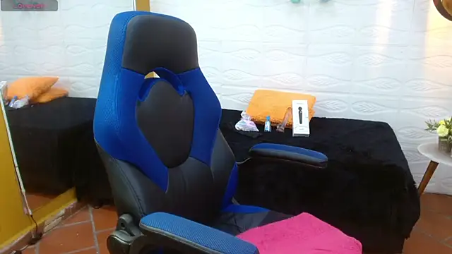 Snapshot of karlarousex chatting on September 25, 2025, 3:23 am karlarousex online show from September 25, 2025, 3:23 am