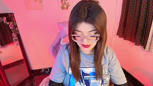 isaferrer06 online show from November 20, 2025, 4:57 am