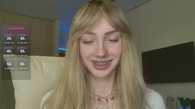 Lunainnk online show from April 16, 2026, 12:33 am