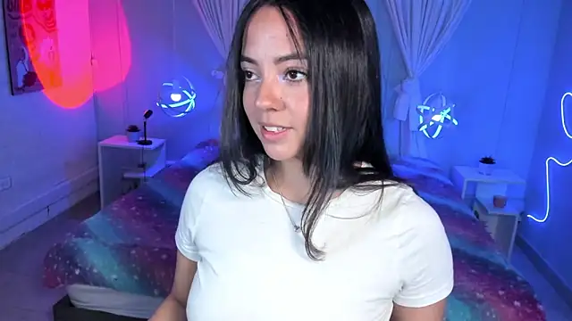 Lara Rouss  online show from October 17, 2025, 7:37 pm