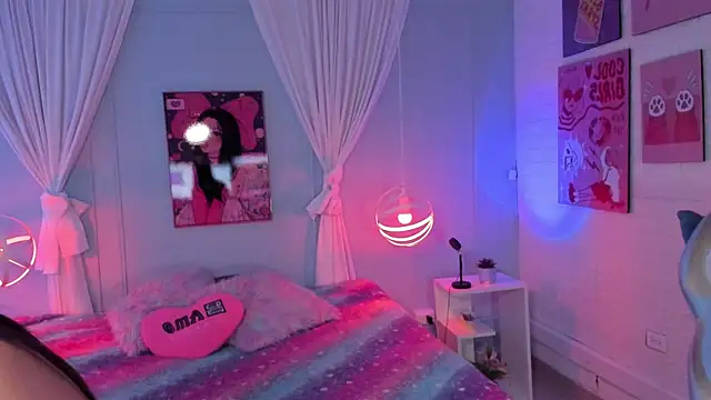 Lara Rouss  online show from September 27, 2025, 1:28 pm