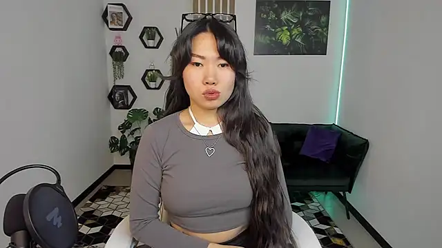 LunaPurrr online show from November 13, 2025, 1:09 am