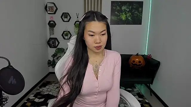 LunaPurrr online show from November 10, 2025, 1:10 am