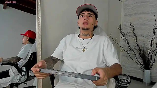 JamesDeker online show from September 20, 2025, 8:25 pm