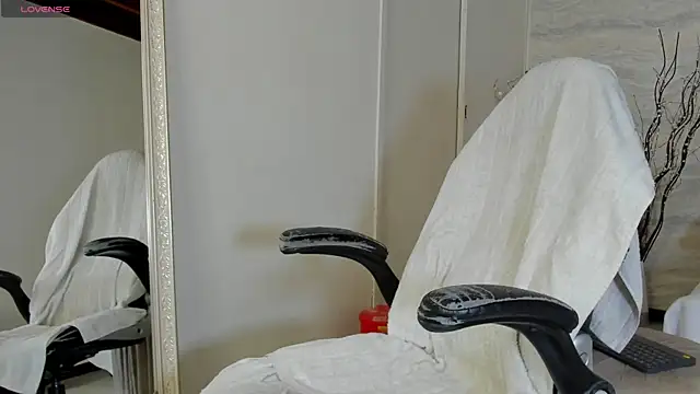 JamesDeker online show from September 24, 2025, 8:04 pm