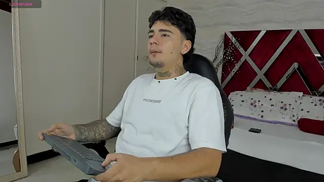 JamesDeker online show from October 24, 2025, 8:08 pm