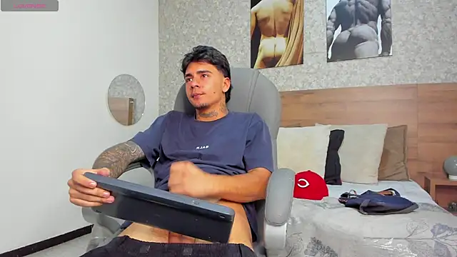 JamesDeker online show from October 19, 2025, 9:28 pm