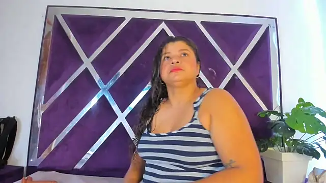 luzenaasm online show from October 7, 2025, 4:13 am