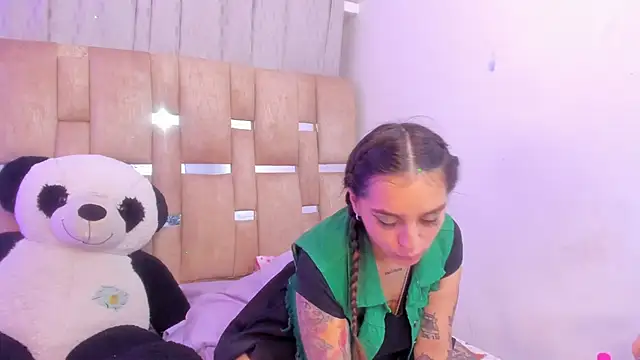 JulianaCarter online show from November 29, 2025, 4:18 pm