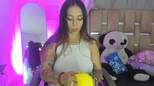 Snapshot of JulianaCarter chatting on October 4, 2025, 7:37 pm JulianaCarter online show from October 4, 2025, 7:37 pm