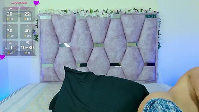 lana and liam  online show from December 21, 2025, 11:23 am