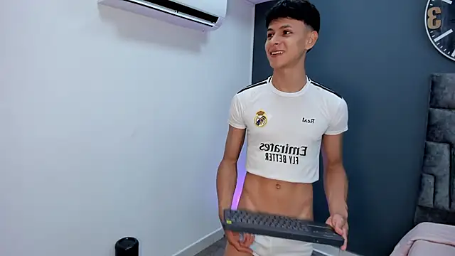 stephane rouss online show from November 17, 2025, 8:24 pm