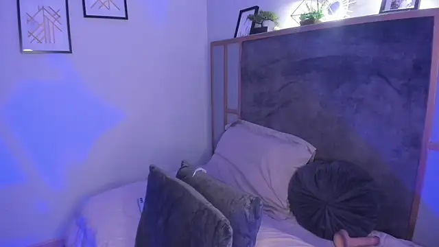 Snapshot of Sienna_Lux chatting on October 10, 2025, 1:12 pm Sienna Lux online show from October 10, 2025, 1:12 pm