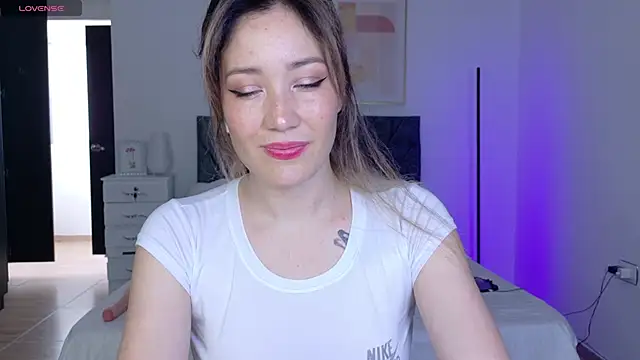 Eliih 01 online show from September 17, 2025, 5:48 pm