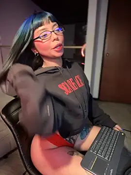 ZoeRaven Pink online show from October 16, 2025, 2:09 am