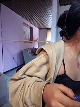 ZoeRaven Pink online show from October 28, 2025, 1:32 pm