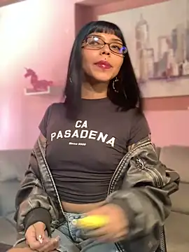 ZoeRaven Pink online show from October 2, 2025, 3:37 pm