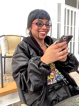 ZoeRaven Pink online show from November 5, 2025, 5:05 pm