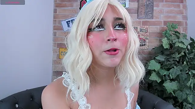 miss   chloe online show from October 18, 2025, 5:59 pm