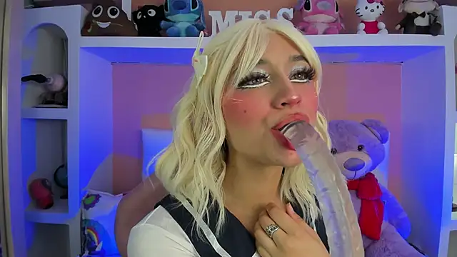 miss   chloe online show from October 10, 2025, 6:09 pm