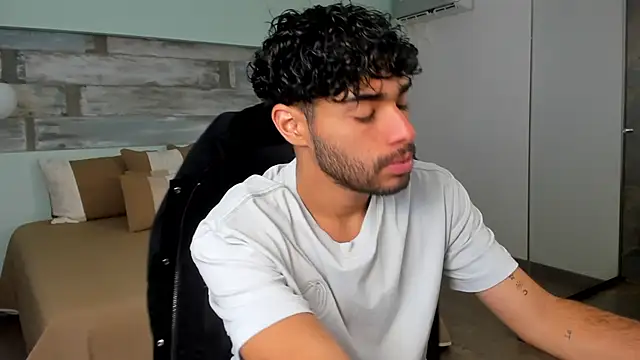 RaphaelDufort online show from December 15, 2025, 5:30 pm