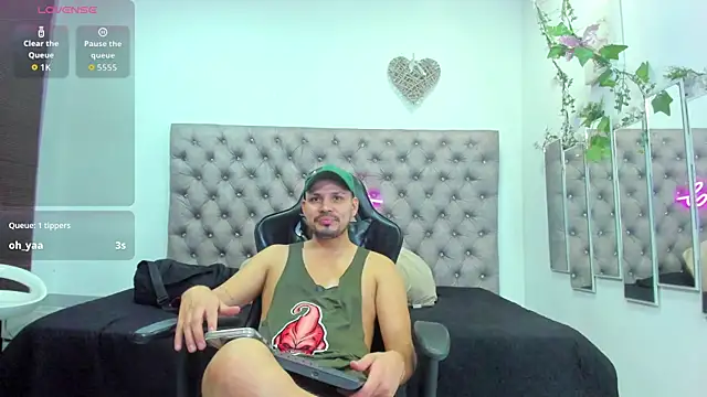 AndresSterling  online show from September 10, 2025, 11:15 pm