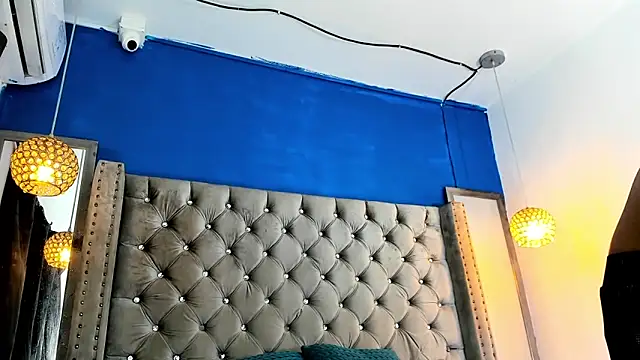 latinhotmuscle online show from November 14, 2025, 4:16 am