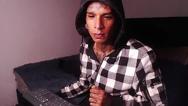 Snapshot of black_firex chatting on September 26, 2025, 1:23 am black firex online show from September 26, 2025, 1:23 am