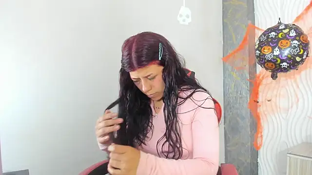 Snapshot of Raven_Rouge_ chatting on October 30, 2025, 5:17 am Raven Rouge online show from October 30, 2025, 5:17 am