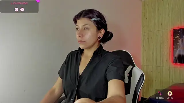 Raven Rouge  online show from February 3, 2026, 8:25 pm