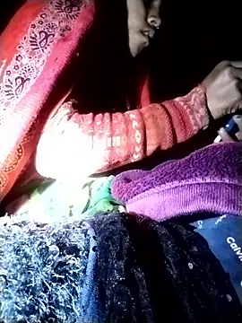 Hot-qwer online show from January 7, 2026, 9:42 pm