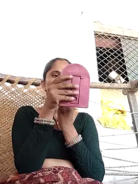 Hot-ilaiy online show from September 23, 2025, 5:25 am